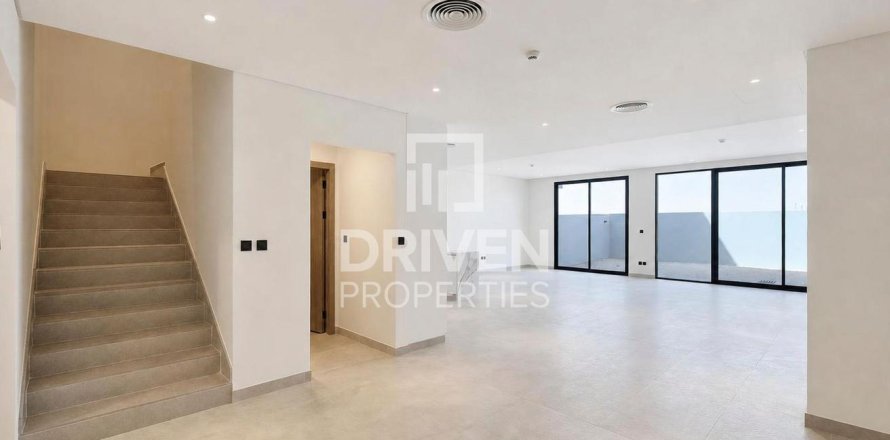 Townhouse in Dubai Land, Dubai 3 bedrooms, 232.63 sq.m. № 134252