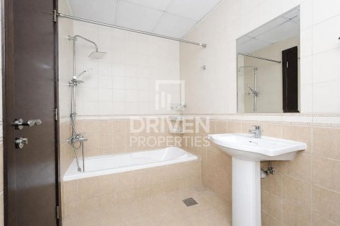 Townhouse in District 10, Jumeirah Village Circle, Dubai 4 bedrooms, 156.26 sq.m. № 134249 - photo 2