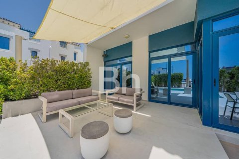 Villa in Palm Jumeirah, Dubai 5 bedrooms, 327 sq.m. № 21395 - photo 6