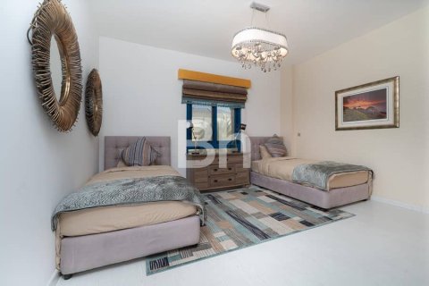 Villa in Palm Jumeirah, Dubai 5 bedrooms, 327 sq.m. № 21395 - photo 16
