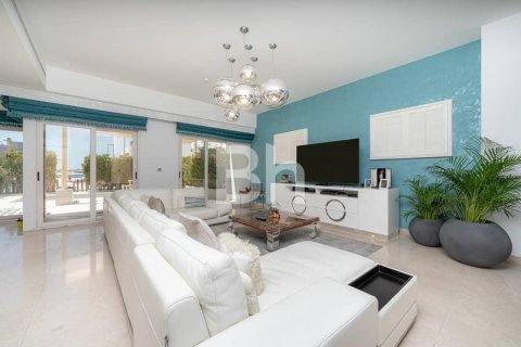 Villa in Palm Jumeirah, Dubai 5 bedrooms, 327 sq.m. № 21395 - photo 9