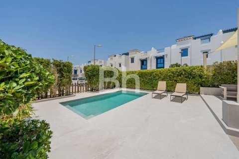 Villa in Palm Jumeirah, Dubai 5 bedrooms, 327 sq.m. № 21395 - photo 4