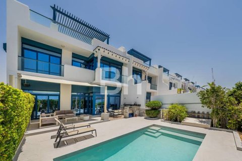 Villa in Palm Jumeirah, Dubai 5 bedrooms, 327 sq.m. № 21395 - photo 3