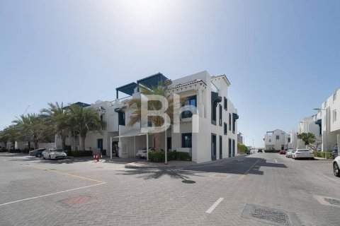 Villa in Palm Jumeirah, Dubai 5 bedrooms, 327 sq.m. № 21395 - photo 17