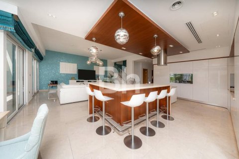 Villa in Palm Jumeirah, Dubai 5 bedrooms, 327 sq.m. № 21395 - photo 10
