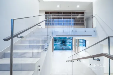 Villa in Dubai 5 bedrooms, 533 sq.m. № 72441 - photo 18