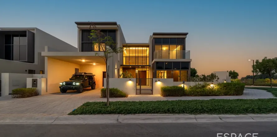 Villa in Dubai 5 bedrooms, 533 sq.m. № 72441