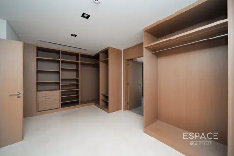 Villa in Dubai 5 bedrooms, 533 sq.m. № 72441 - photo 14