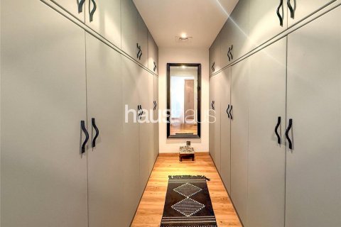 Купить квартиру в Дубай Инвестмент Парке, Дубай: 3 спальни, 417м², № 44148 - фото 12