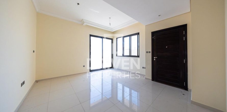Townhouse in Dubai 3 bedrooms, 166.2 sq.m. № 125237