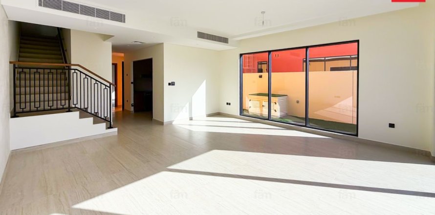 Townhouse in Dubai 5 bedrooms, 219.6 sq.m. № 119162