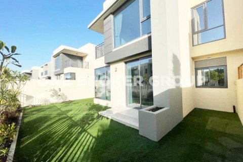 Villa en Dubai Hills Estate, Dubai, 4 dormitorios, 290.4 m², № 716 - foto 22