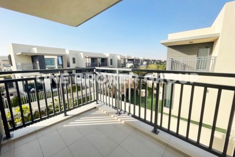 Villa en Dubai Hills Estate, Dubai, 4 dormitorios, 290.4 m², № 716 - foto 3