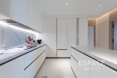 Apartment in Jumeirah Beach Residence, Dubai 3 bedrooms, 223 sq.m. № 61649 - photo 7