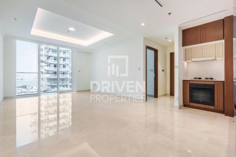Apartment in EMAAR Beachfront, Dubai Harbour, Dubai 1 bedroom, 67.45 sq.m. № 128706