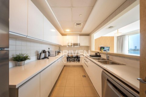 Apartment in Jumeirah Beach Residence, Dubai 2 bedrooms, 154.96 sq.m. № 128709 - photo 11