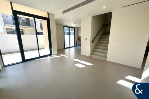 Снять в аренду виллу в EMAAR South, Dubai South (Dubai World Central), Дубай: 4 спальни, 231м², № 79046 - фото 2