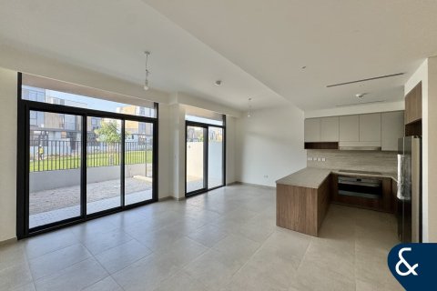 Снять в аренду виллу в Мудоне, Дубай: 3 спальни, 206м², № 79049 - фото 2