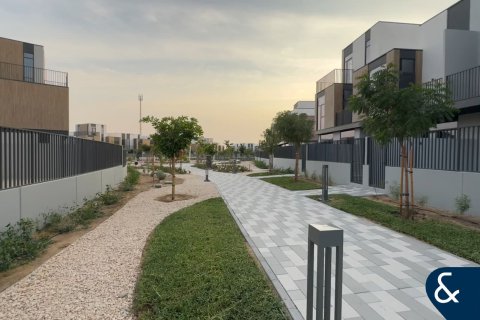 Снять в аренду виллу в Мудоне, Дубай: 3 спальни, 206м², № 79049 - фото 16