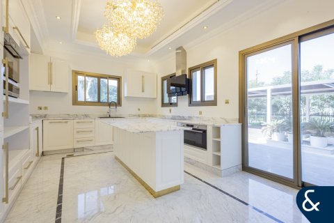 Villa in Jumeirah Islands, Dubai 4 bedrooms, 1026 sq.m. № 79048 - photo 6