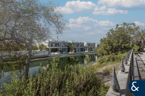 Villa in Jumeirah Islands, Dubai 4 bedrooms, 1026 sq.m. № 79048 - photo 1