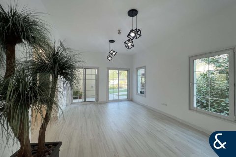 Villa en District 16, Jumeirah Village Circle, Dubai, 3 dormitorios, 767 m², № 79047 - foto 1