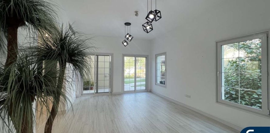 Villa en District 16, Jumeirah Village Circle, Dubai, 3 dormitorios, 767 m², № 79047