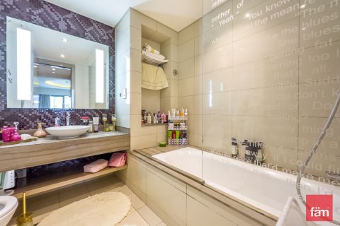 Hotel Apartment in Business Bay, Dubai 1 bedroom, 98 sq.m. № 69396 - photo 18