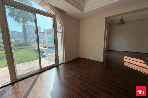 Villa in Dubai Sports City, Dubai 640.4 sq.m. № 113599 - photo 3