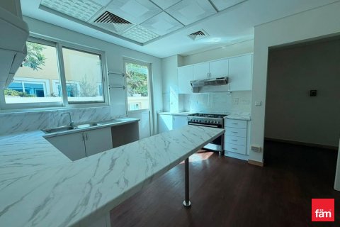 Villa in Dubai Sports City, Dubai 640.4 sq.m. № 113599 - photo 4