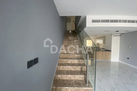 Townhouse in Dubai Land, Dubai 2 bedrooms, 124 sq.m. № 105785 - photo 15
