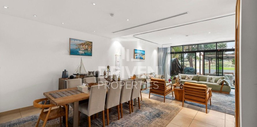 Maison de ville à Jumeirah Luxury, Jumeirah Golf Estates, Dubai, 4 chambres, 177.54 m², № 129747
