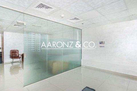 Снять в аренду офис в Бизнес-Бэе, Дубай: 79м², № 93015 - фото 3