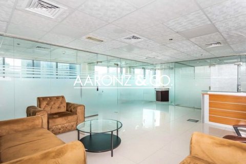 Снять в аренду офис в Бизнес-Бэе, Дубай: 79м², № 93015 - фото 6