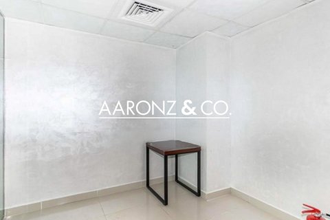 Снять в аренду офис в Бизнес-Бэе, Дубай: 79м², № 93015 - фото 2