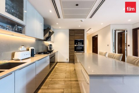 Apartment in Dubai Marina, Dubai 4 bedrooms, 307.3 sq.m. № 118731 - photo 21