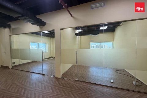Magasin à Al Furjan, Dubai, 197.3 m², № 124206 - photo 2