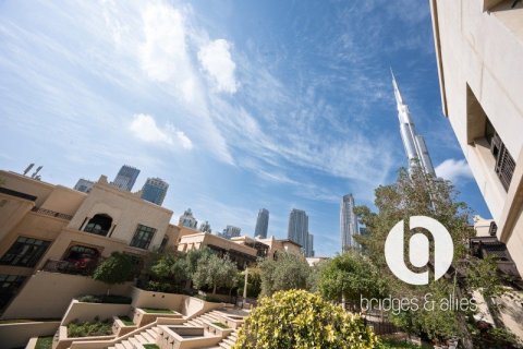 Apartamento en Old Town, Dubai, 2 dormitorios, 179 m², № 98117