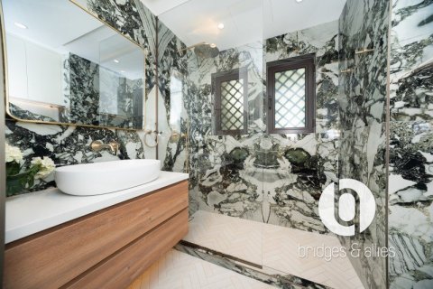 Apartment in Old Town, Dubai 2 bedrooms, 179 sq.m. № 98117 - photo 17
