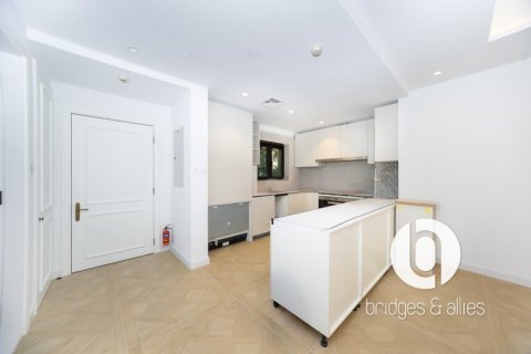 Apartment in Old Town, Dubai 2 bedrooms, 179 sq.m. № 98117 - photo 23