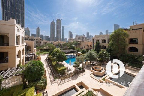 Apartment in Old Town, Dubai 2 bedrooms, 179 sq.m. № 98117 - photo 15