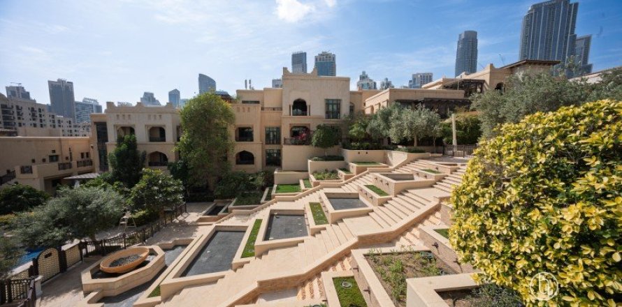 Apartamento en Old Town, Dubai, 2 dormitorios, 179 m², № 98117