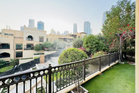 Apartamento en Old Town, Dubai, 2 dormitorios, 179 m², № 98117 - foto 9