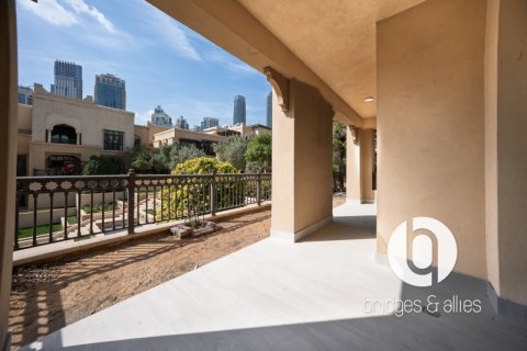 Apartment in Old Town, Dubai 2 bedrooms, 179 sq.m. № 98117 - photo 2