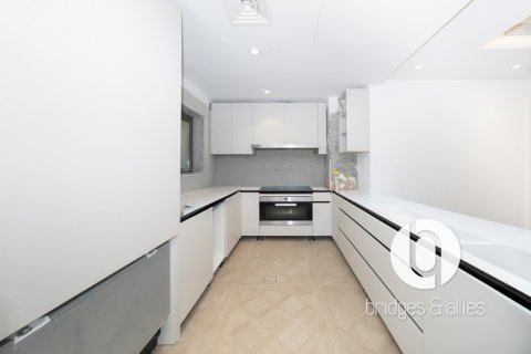 Apartment in Old Town, Dubai 2 bedrooms, 179 sq.m. № 98117 - photo 24