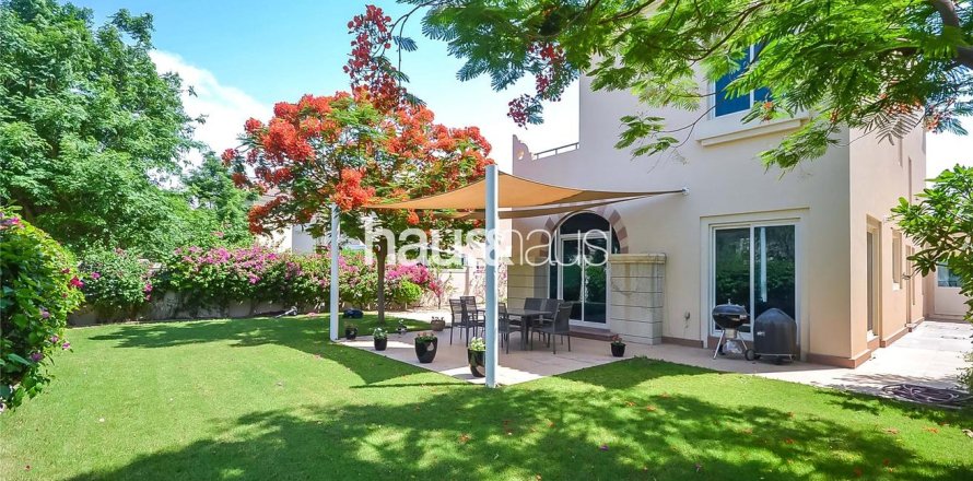 Villa in Dubai Sports City, Dubai 4 bedrooms, 350 sq.m. № 44515