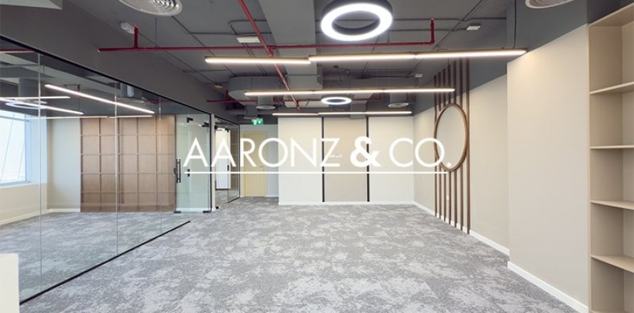 Office in Jumeirah Lake Towers, Dubai 111 sq.m. № 78318