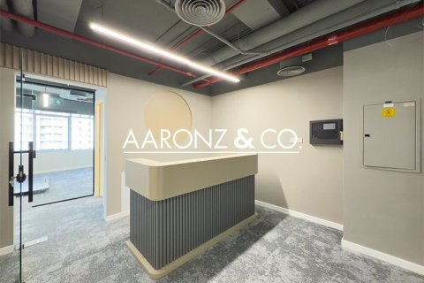 Office in Jumeirah Lake Towers, Dubai 111 sq.m. № 78318 - photo 12