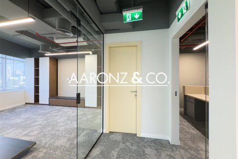 Office in Jumeirah Lake Towers, Dubai 111 sq.m. № 78318 - photo 9