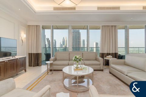 Apartment in Downtown Dubai (Downtown Burj Dubai), Dubai 4 bedrooms, 270 sq.m. № 76173 - photo 16